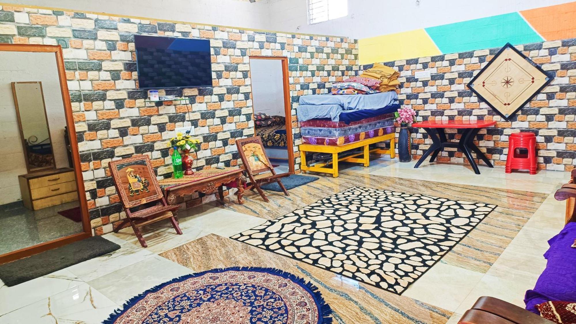 Sahara Family Homestay Mysore Bagian luar foto