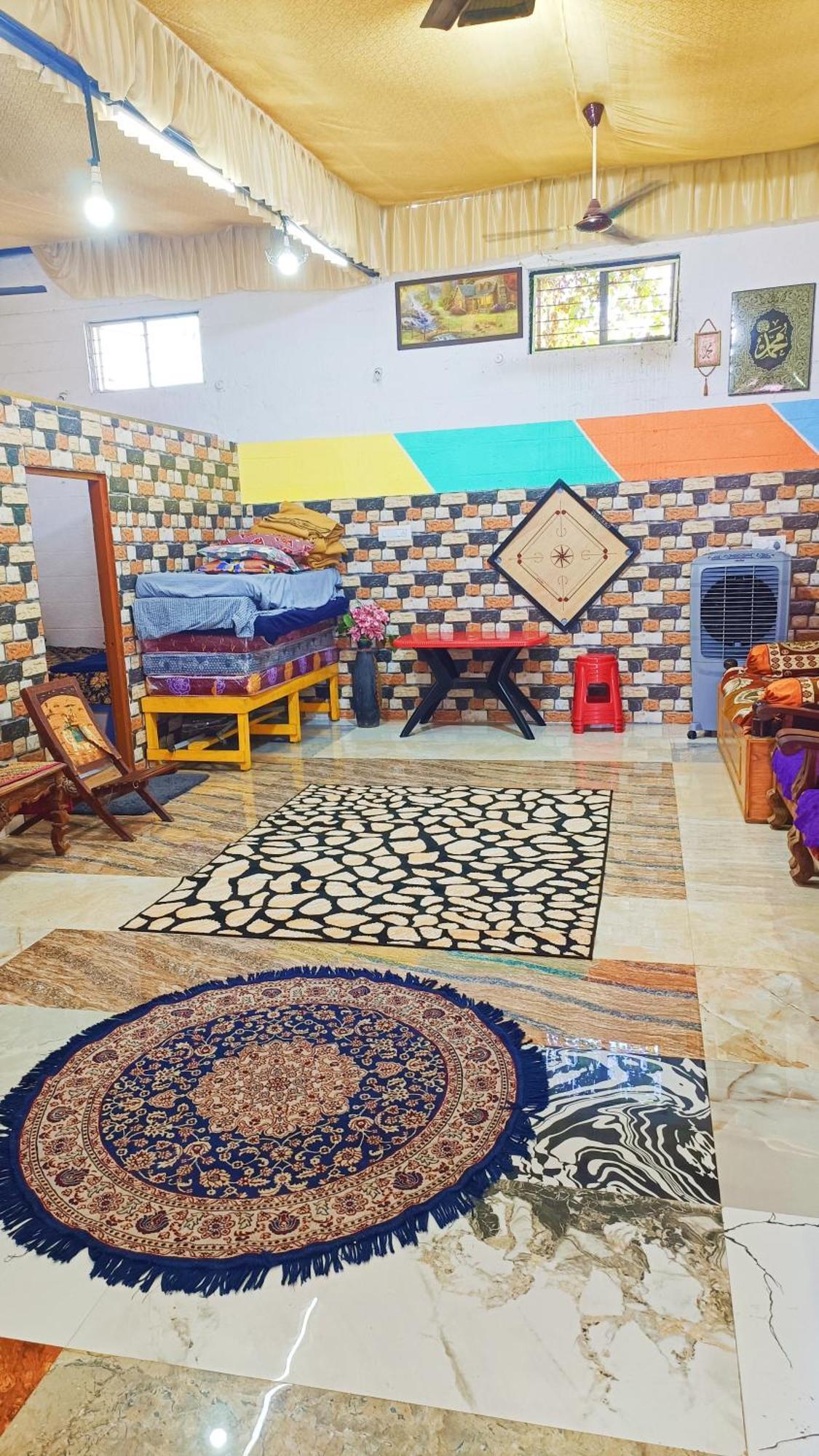 Sahara Family Homestay Mysore Bagian luar foto