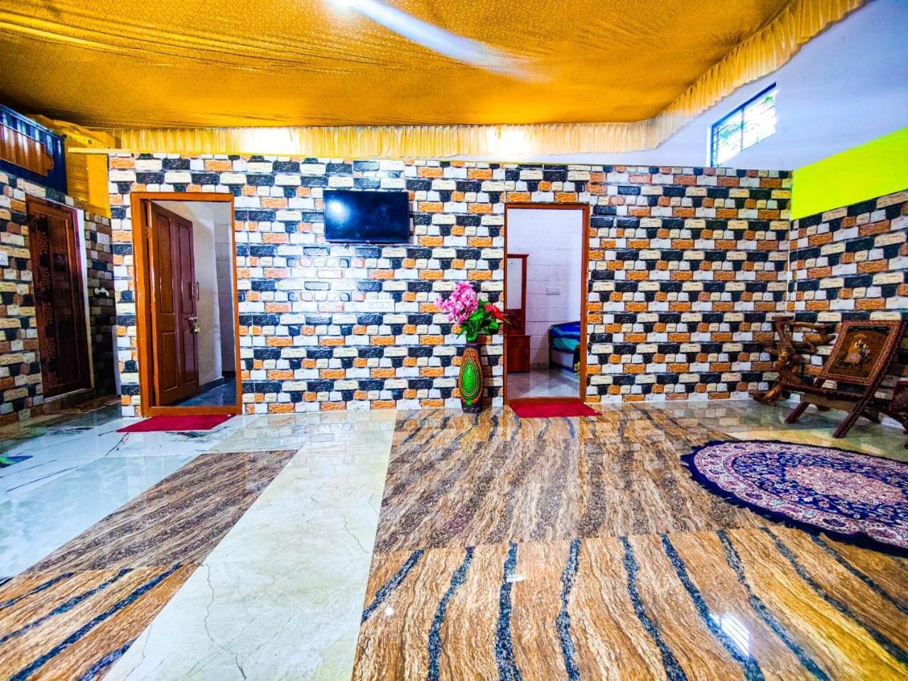 Sahara Family Homestay Mysore Bagian luar foto