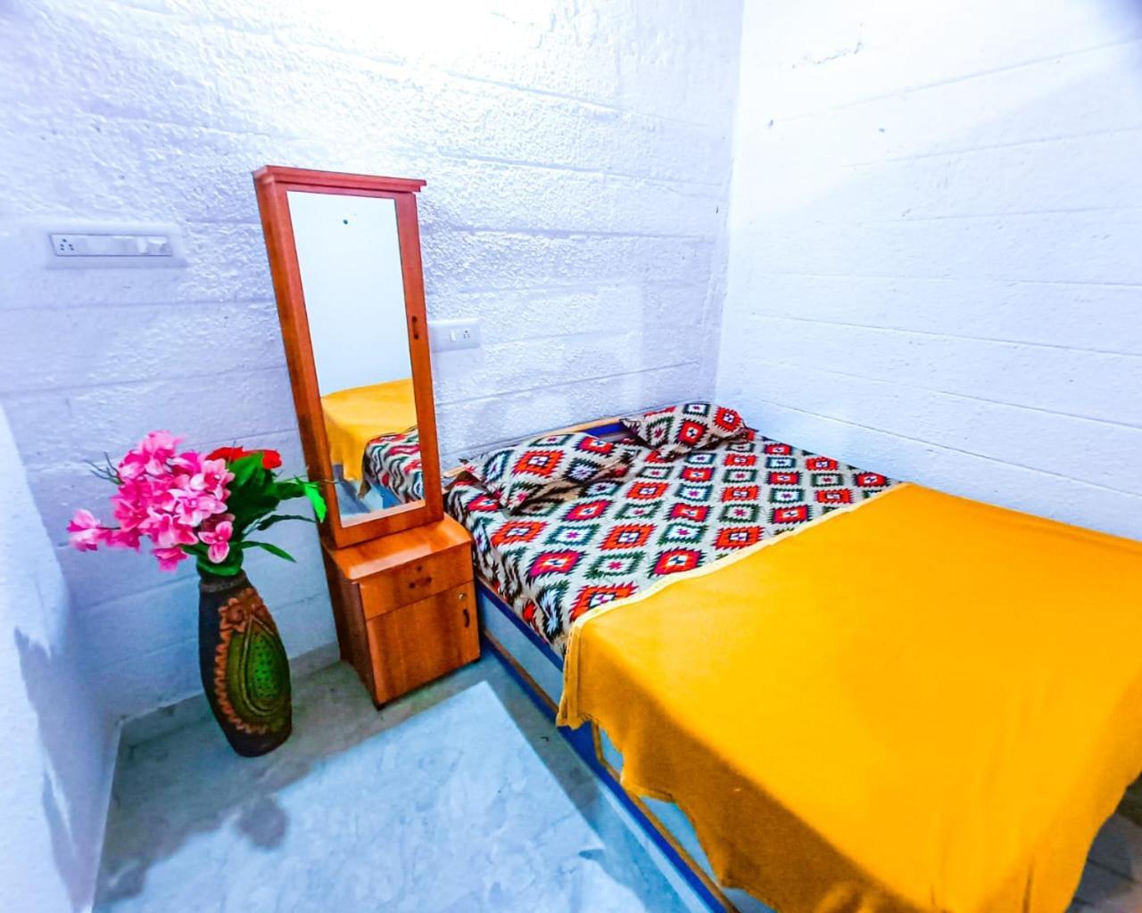 Sahara Family Homestay Mysore Bagian luar foto