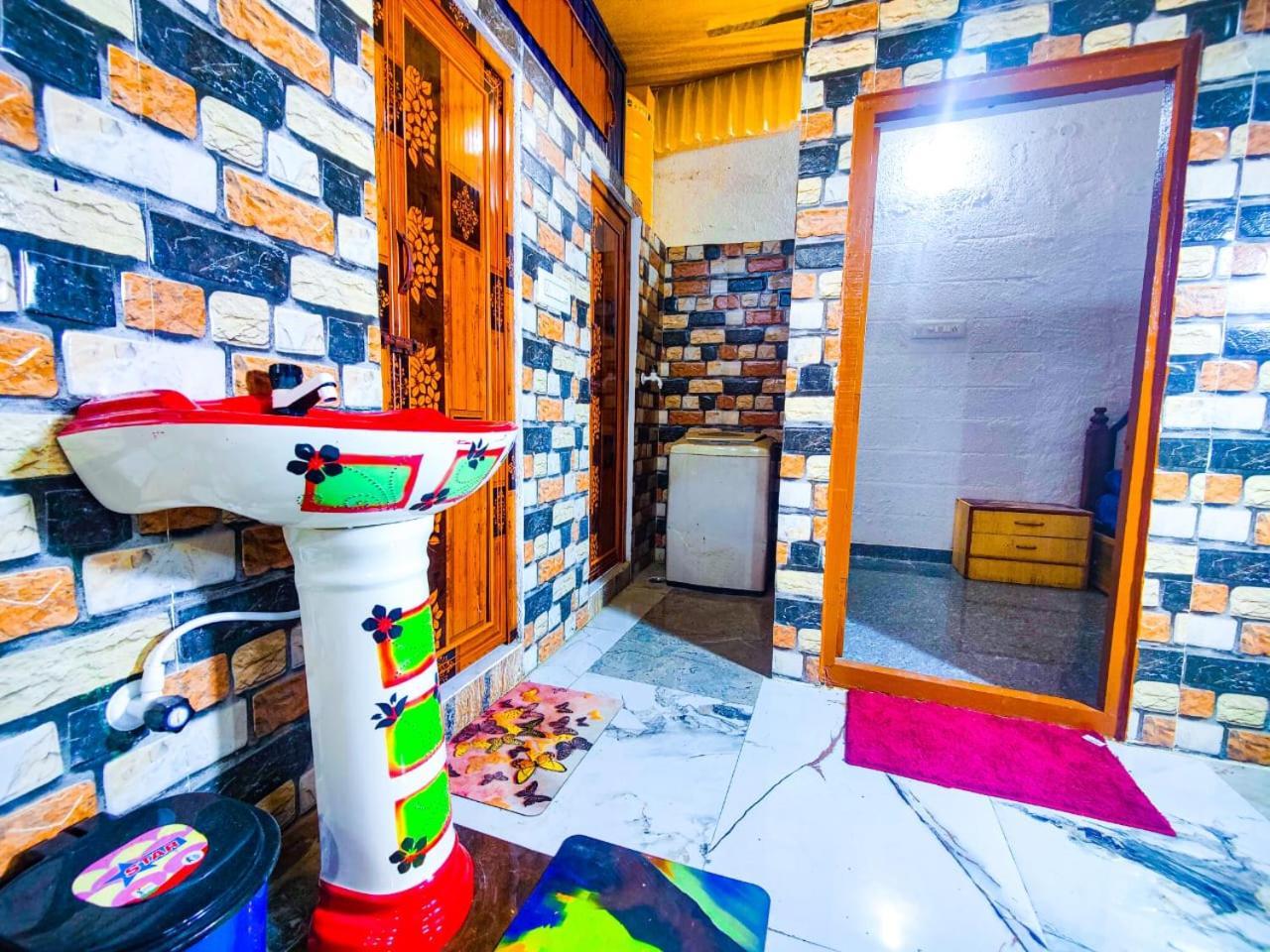 Sahara Family Homestay Mysore Bagian luar foto